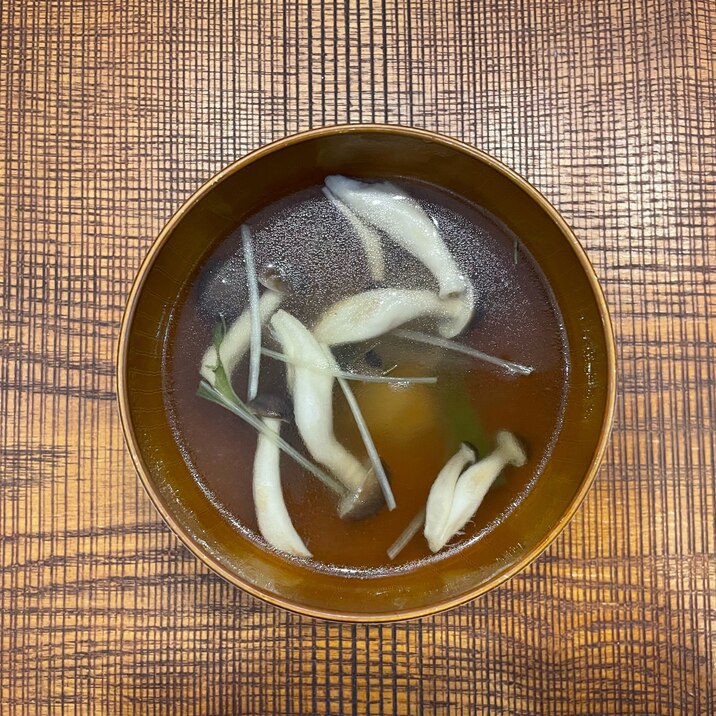 きのこと水菜のコンソメスープ